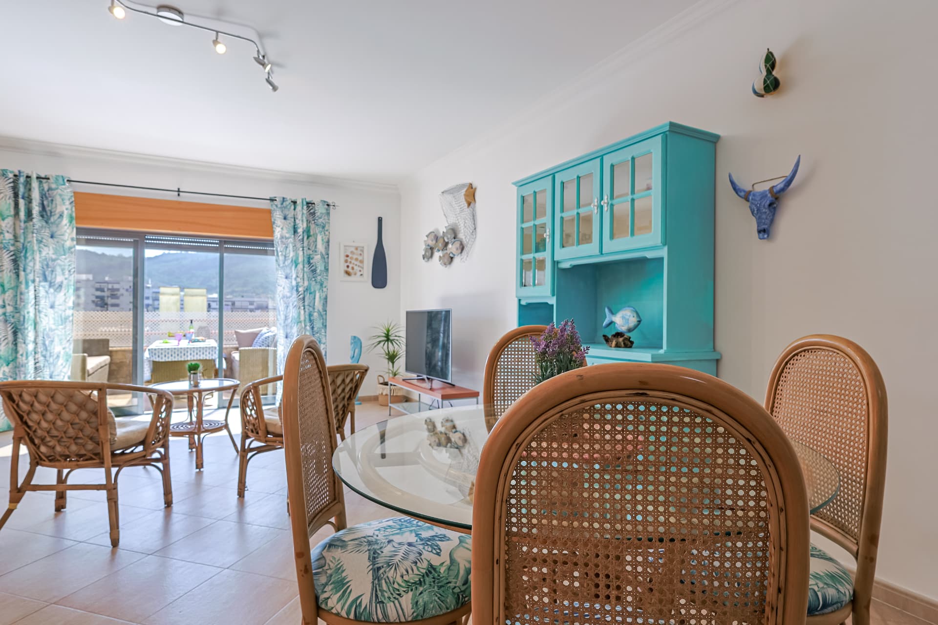 Sala de jantar com vista para o terraço
